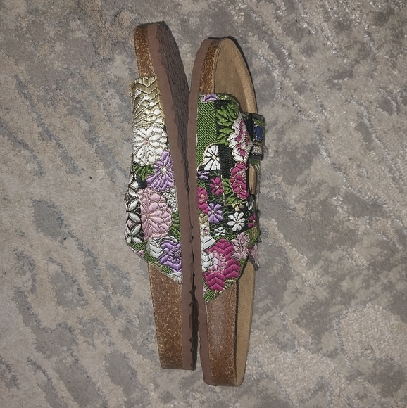 Colorful Footbed Sandals - Picture 3 of 10